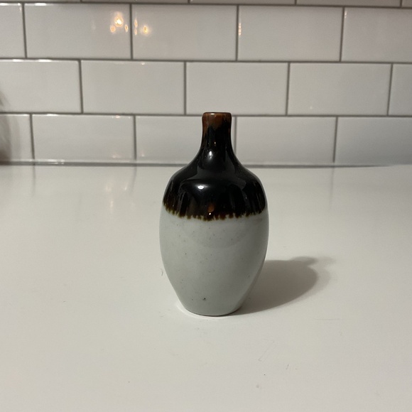 VTG Miniature Ceramic Two Tone Art Pottery Vase Signed - Picture 3 of 5